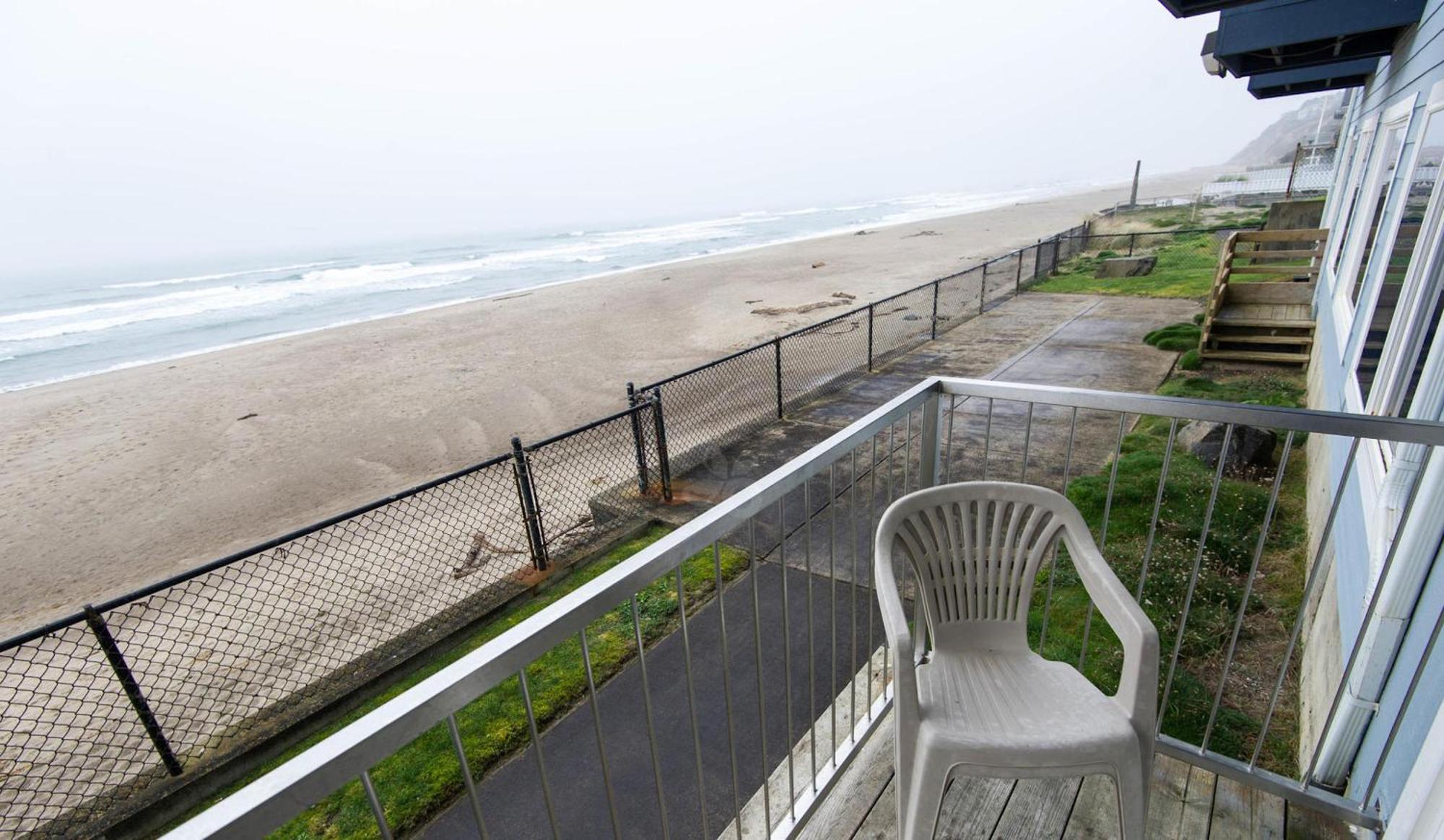 Sandcastle Beachfront Motel Lincoln City Exterior foto