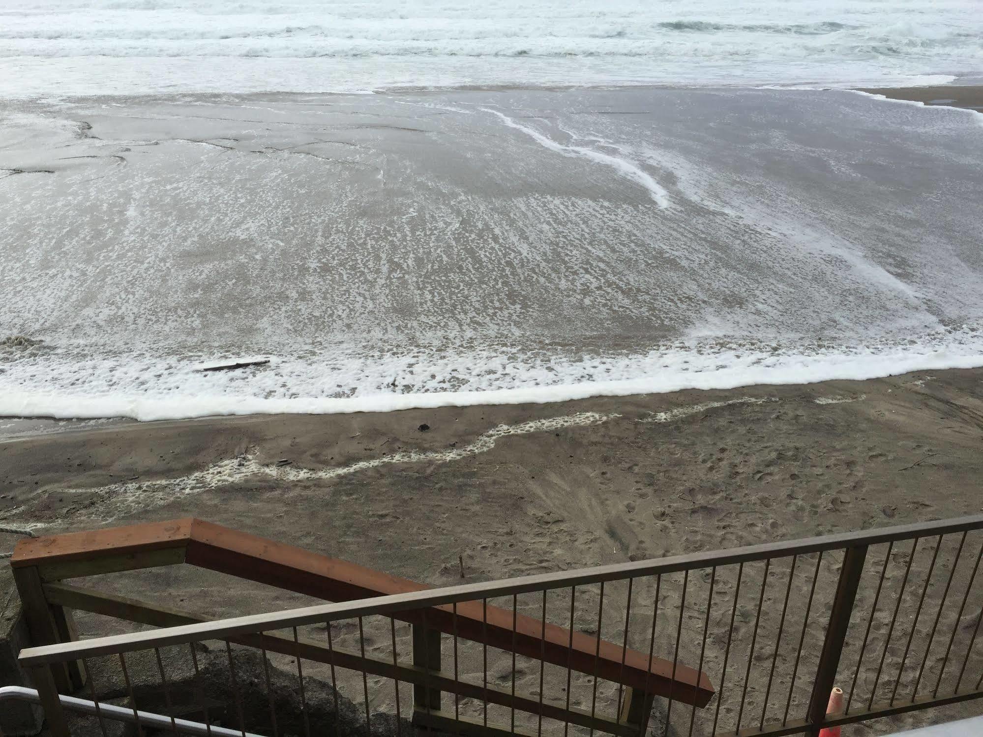 Sandcastle Beachfront Motel Lincoln City Exterior foto