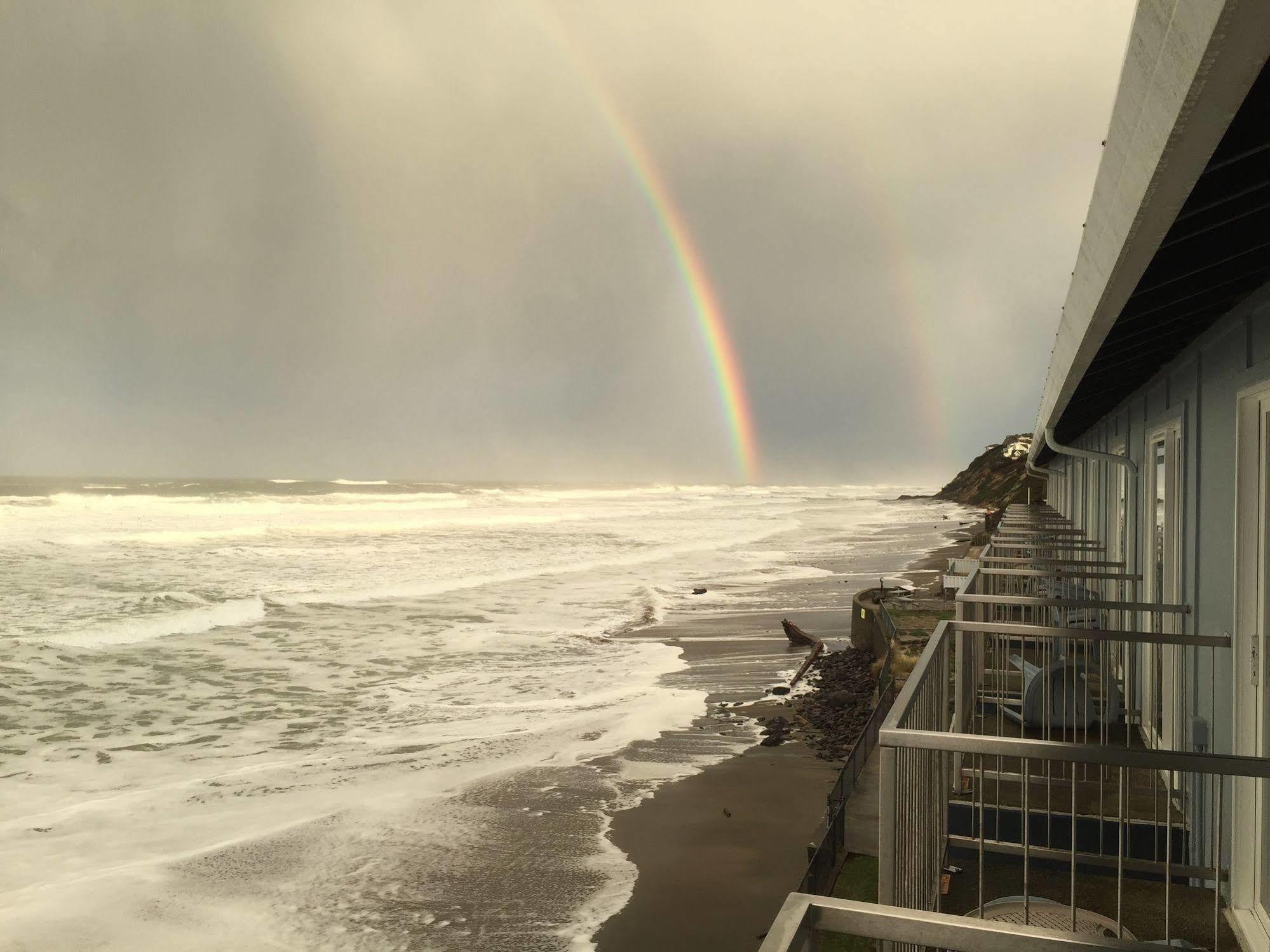 Sandcastle Beachfront Motel Lincoln City Exterior foto